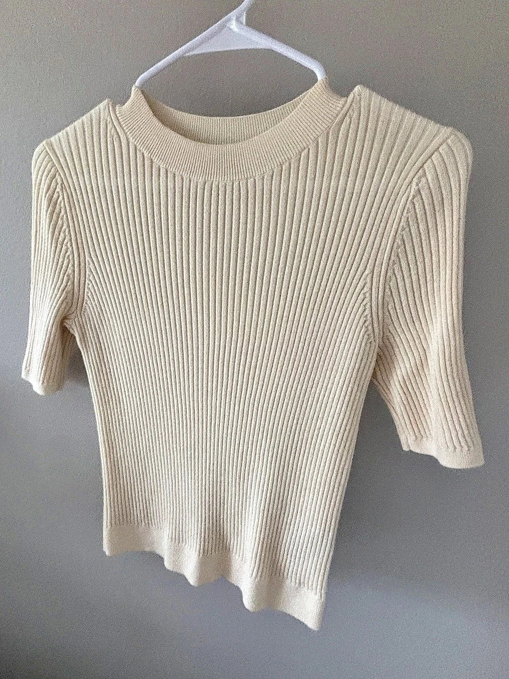 Uniqlo 100% Merino Wool Ribbed Short Sleeve Sweater in Cream Like New